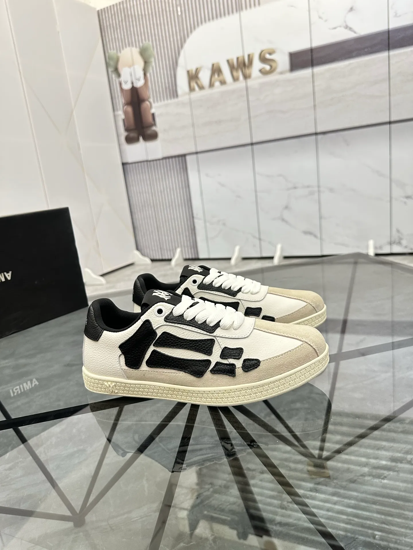 Men's shoes: 💰P420¥ Product trademark: AMIRI* "Amir*" low-top casual shoes Regular size: 38-45 (can be customized to 46) Product material: imported nubuck leather upper, breathable lining, original outsole. Number: 001